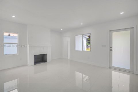 House in Miami, Florida 3 bedrooms, 123.47 sq.m. № 2069649 - photo 7