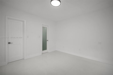House in Miami, Florida 3 bedrooms, 123.47 sq.m. № 2069649 - photo 16