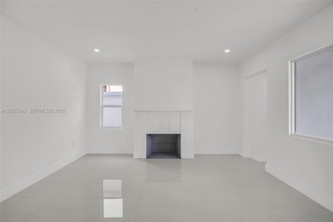 House in Miami, Florida 3 bedrooms, 123.47 sq.m. № 2069649 - photo 6