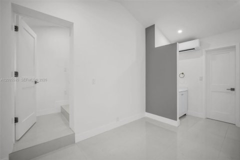 House in Miami, Florida 3 bedrooms, 123.47 sq.m. № 2069649 - photo 19