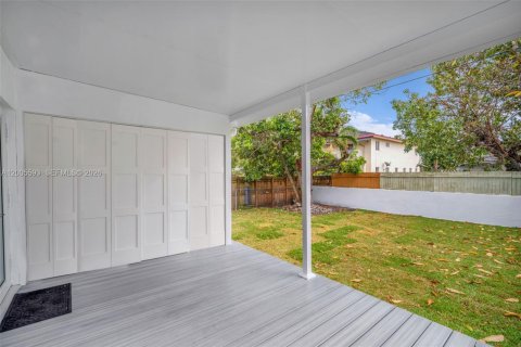 House in Miami, Florida 3 bedrooms, 123.47 sq.m. № 2069649 - photo 25