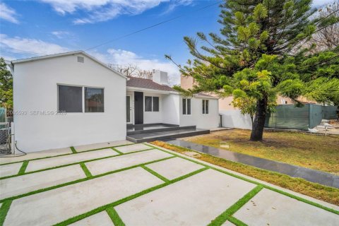 House in Miami, Florida 3 bedrooms, 123.47 sq.m. № 2069649 - photo 4