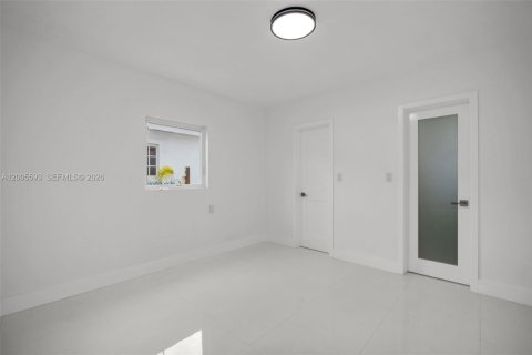 House in Miami, Florida 3 bedrooms, 123.47 sq.m. № 2069649 - photo 15