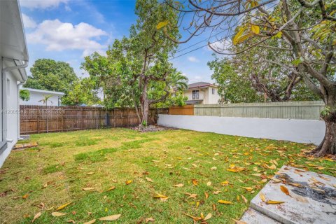 House in Miami, Florida 3 bedrooms, 123.47 sq.m. № 2069649 - photo 26