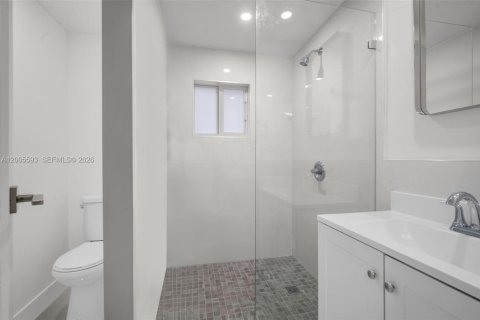 House in Miami, Florida 3 bedrooms, 123.47 sq.m. № 2069649 - photo 24