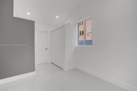 House in Miami, Florida 3 bedrooms, 123.47 sq.m. № 2069649 - photo 18