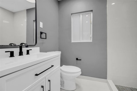 House in Miami, Florida 3 bedrooms, 123.47 sq.m. № 2069649 - photo 23
