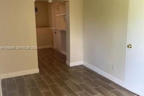 House in Fort Lauderdale, Florida 2 bedrooms, 110.55 sq.m. № 1994678 - photo 9