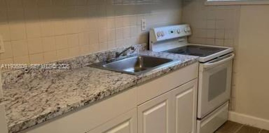 House in Fort Lauderdale, Florida 2 bedrooms, 110.55 sq.m. № 1994678