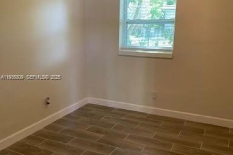 House in Fort Lauderdale, Florida 2 bedrooms, 110.55 sq.m. № 1994678 - photo 6