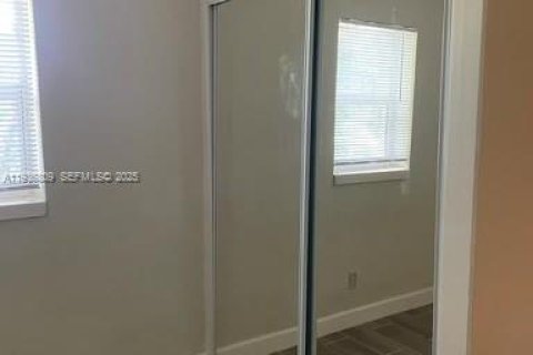 House in Fort Lauderdale, Florida 2 bedrooms, 110.55 sq.m. № 1994678 - photo 16