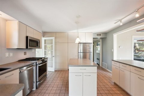 House in Sarasota, Florida 3 bedrooms, 131.18 sq.m. № 1545826 - photo 8