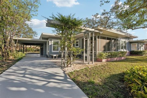 House in Sarasota, Florida 3 bedrooms, 131.18 sq.m. № 1545826 - photo 1