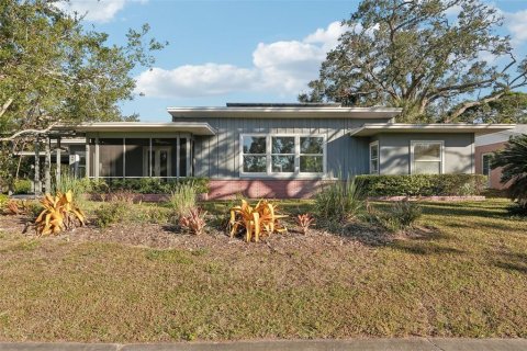 House in Sarasota, Florida 3 bedrooms, 131.18 sq.m. № 1545826 - photo 23