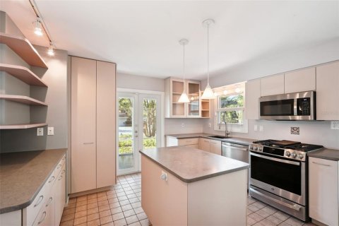 House in Sarasota, Florida 3 bedrooms, 131.18 sq.m. № 1545826 - photo 5