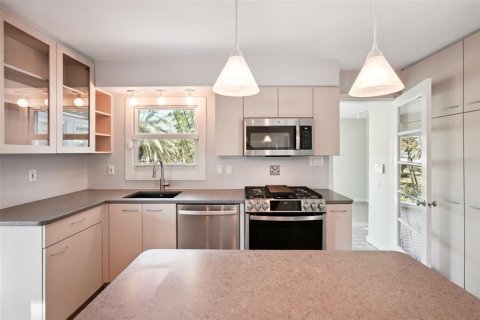 House in Sarasota, Florida 3 bedrooms, 131.18 sq.m. № 1545826 - photo 6
