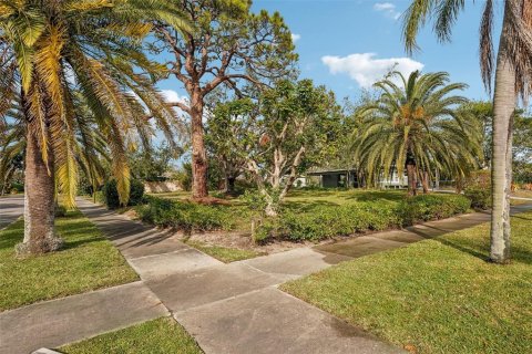 House in Sarasota, Florida 3 bedrooms, 131.18 sq.m. № 1545826 - photo 15