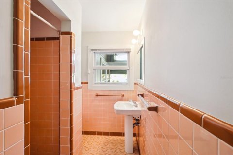 House in Sarasota, Florida 3 bedrooms, 131.18 sq.m. № 1545826 - photo 9