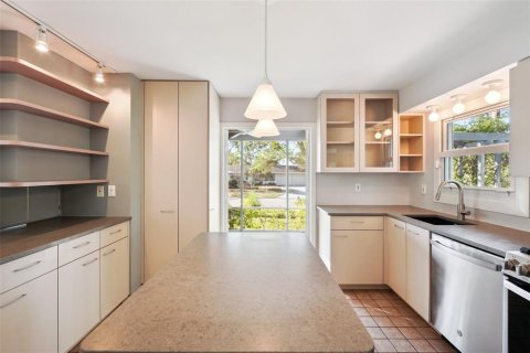 House in Sarasota, Florida 3 bedrooms, 131.18 sq.m. № 1545826 - photo 7