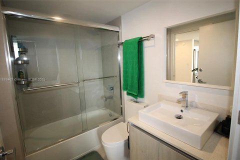 Condo in North Miami Beach, Florida, 2 bedrooms  № 1938792 - photo 5