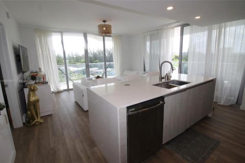 Condo in North Miami Beach, Florida, 2 bedrooms  № 1938792 - photo 4