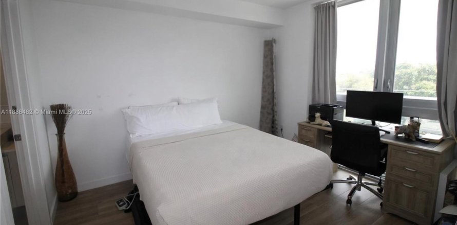 Condo in North Miami Beach, Florida, 2 bedrooms  № 1938792