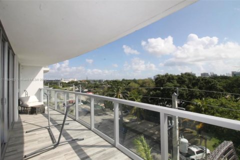 Condominio en venta en North Miami Beach, Florida, 2 dormitorios, 101.91 m2 № 1938792 - foto 7