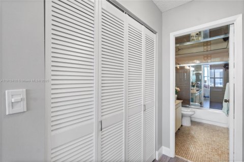 Copropriété à louer à Hallandale Beach, Floride: 1 chambre, 88.26 m2 № 1966848 - photo 15