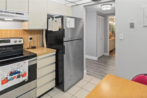 Copropriété à louer à Hallandale Beach, Floride: 1 chambre, 88.26 m2 № 1966848 - photo 9