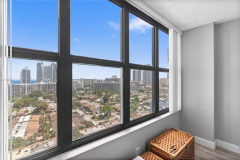 Copropriété à louer à Hallandale Beach, Floride: 1 chambre, 88.26 m2 № 1966848 - photo 13