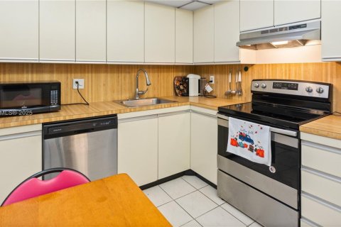 Copropriété à louer à Hallandale Beach, Floride: 1 chambre, 88.26 m2 № 1966848 - photo 10