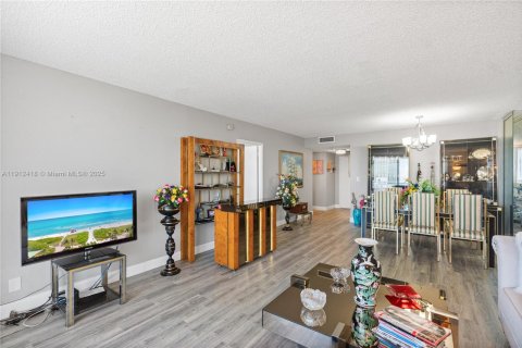 Copropriété à louer à Hallandale Beach, Floride: 1 chambre, 88.26 m2 № 1966848 - photo 7