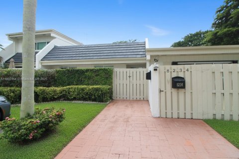 Condo in Miami, Florida, 3 bedrooms  № 1944053 - photo 2