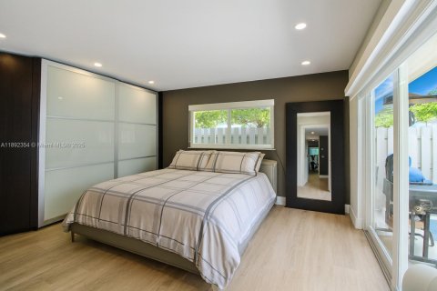 Condo in Miami, Florida, 3 bedrooms  № 1944053 - photo 15