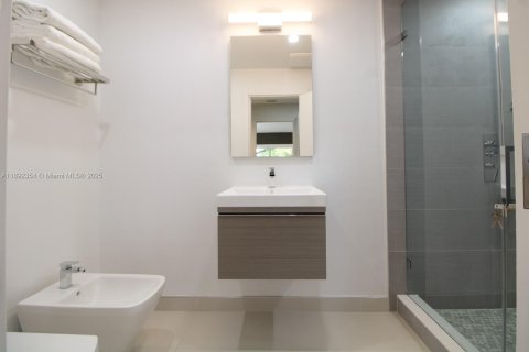 Condo in Miami, Florida, 3 bedrooms  № 1944053 - photo 19