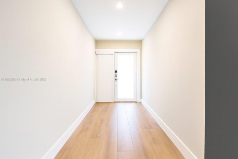 Condo in Miami, Florida, 3 bedrooms  № 1944053 - photo 5