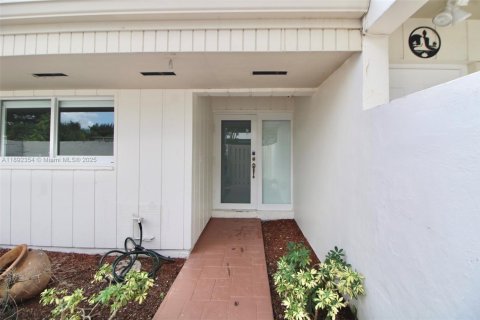 Condo in Miami, Florida, 3 bedrooms  № 1944053 - photo 4