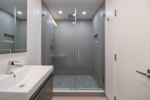 Condo in Miami, Florida, 3 bedrooms  № 1944053 - photo 18