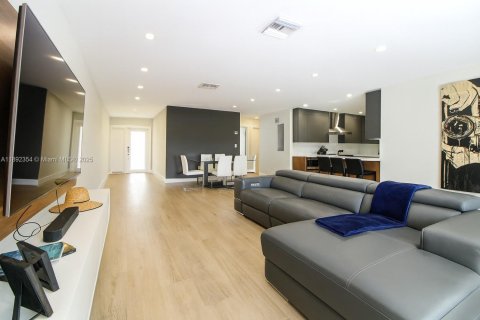 Condo in Miami, Florida, 3 bedrooms  № 1944053 - photo 13