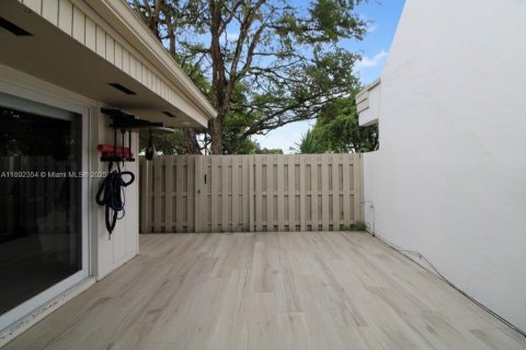 Condo in Miami, Florida, 3 bedrooms  № 1944053 - photo 26