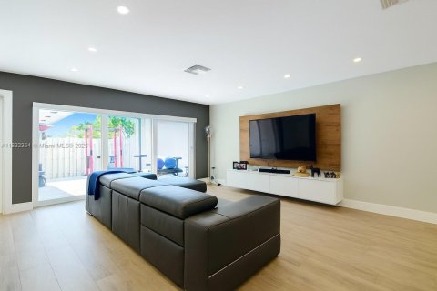 Condo in Miami, Florida, 3 bedrooms  № 1944053 - photo 12