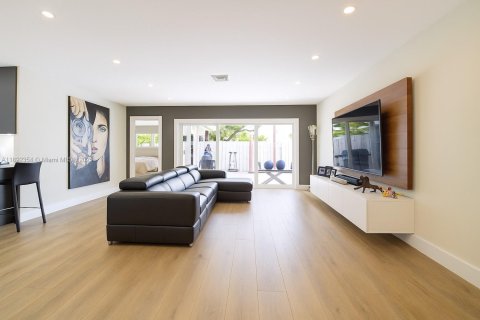 Condo in Miami, Florida, 3 bedrooms  № 1944053 - photo 7