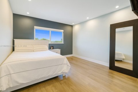 Condo in Miami, Florida, 3 bedrooms  № 1944053 - photo 22