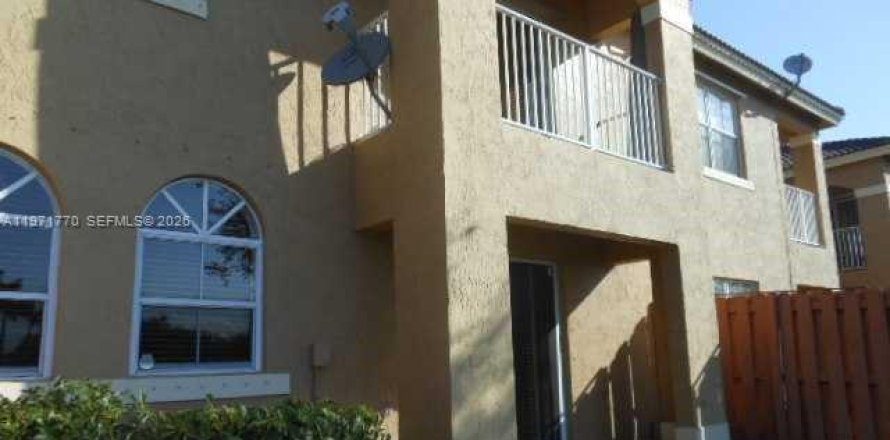 Touwnhouse à Miramar, Floride 3 chambres, 142.7 m2 № 2032426