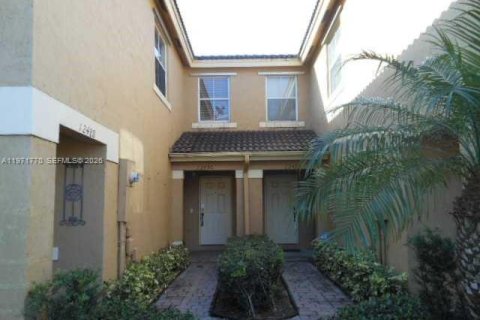 Touwnhouse à louer à Miramar, Floride: 3 chambres, 142.7 m2 № 2032426 - photo 2