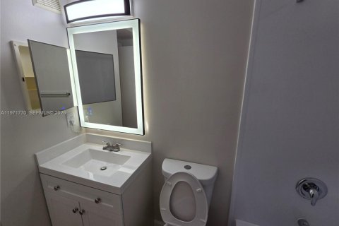 Touwnhouse à louer à Miramar, Floride: 3 chambres, 142.7 m2 № 2032426 - photo 5