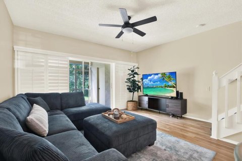 Townhouse in Tampa, Florida 2 bedrooms, 107.02 sq.m. № 1536552 - photo 9