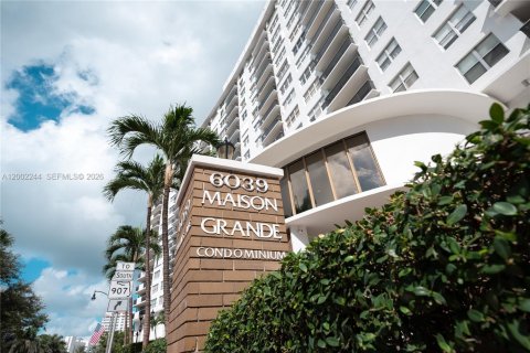 Condo in Miami Beach, Florida, 1 bedroom  № 2067905 - photo 3