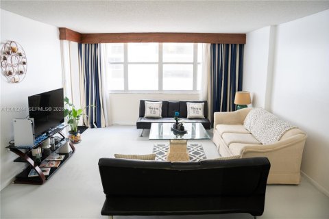 Condo in Miami Beach, Florida, 1 bedroom  № 2067905 - photo 8