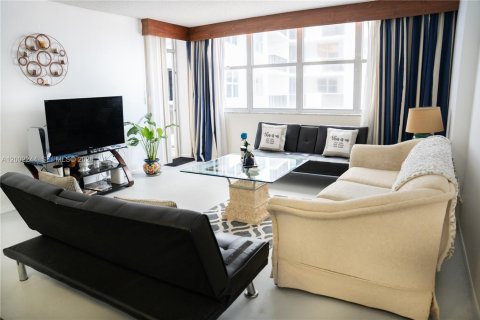 Condo in Miami Beach, Florida, 1 bedroom  № 2067905 - photo 5